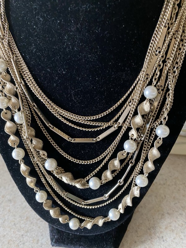 VINTAGE MULTI STRAND STATEMENT GOLD TONE CHAIN & FAUX PEARL NECKLACE