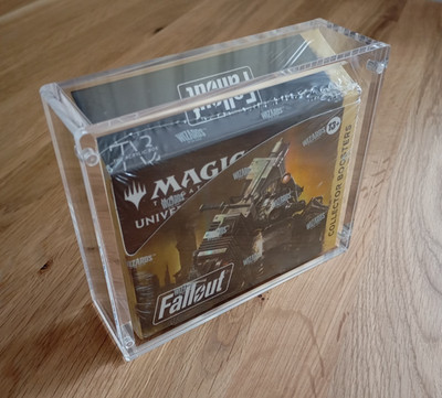 MTG Universes Beyond: Fallout Collector Boosters Display ENG inkl. Acryl Case