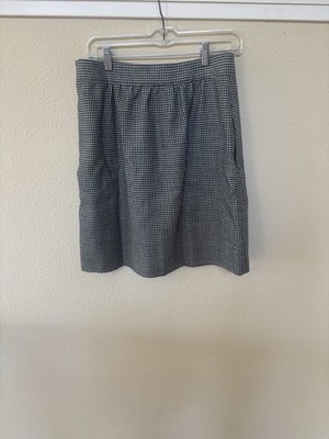 New Pure Wool Max Mara Skirt. Size 12. Original Price $595.