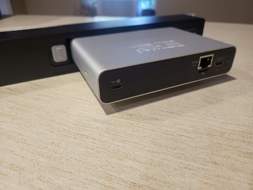 Ubiquiti UniFi Cloud Key Gen2 Plus z uchwytem w szafie - UCK-G2-PLUS CKG2-RM - Zdjęcie 3 z 3