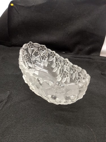 Vintage Mikasa Carmen 10" Oblong Bowl Glass Crystal Floral and Frosted Leaves - Picture 2 of 12