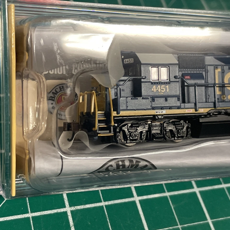 New! N-Scale Bach 63560 GP40 CSX $125.00 Make offer - Image 4 of 4