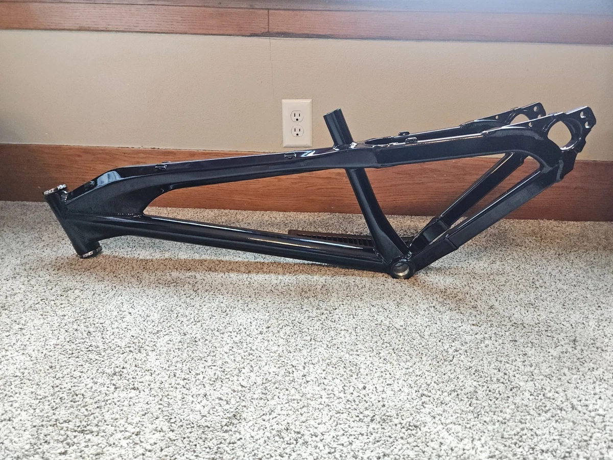 Santa Cruz Jackal 3 (2nd gen) frame *freshly painted* with misc