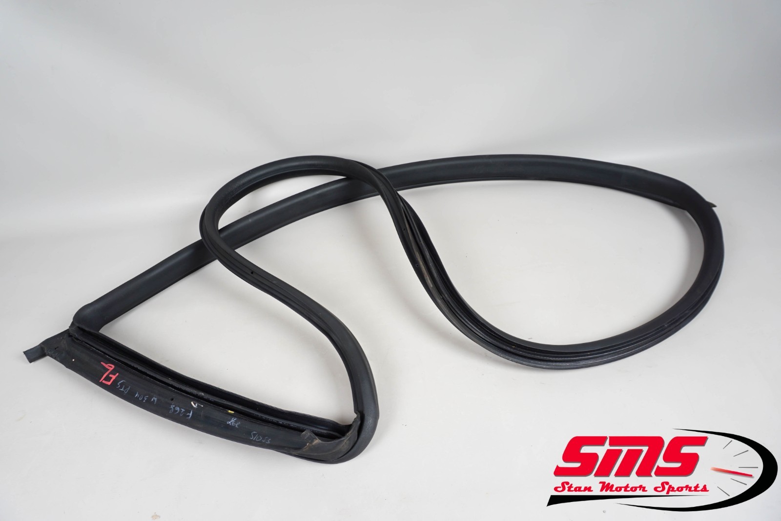 14-24 Maserati Quattroporte Ghibli M156 Front Left Door Rubber Weatherstrip OEM