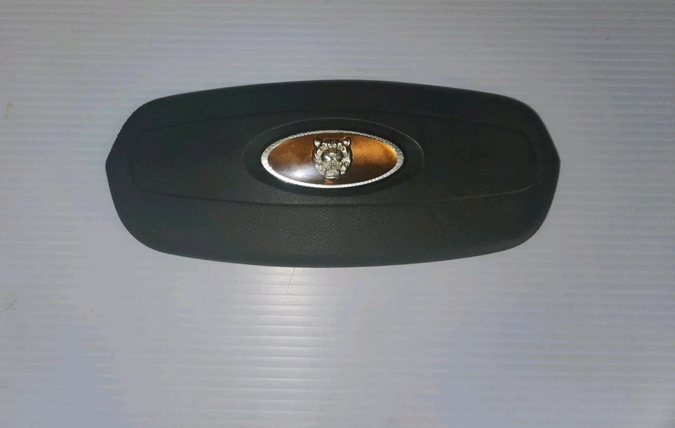 1970’s Jaguar XJ6 XJ,XJS Steering wheel horn pad assembly OEM C45655 EXCELLENT - Image 3 of 4