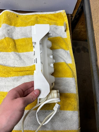 243297613 OEM Frigidaire Refrigerator Ice Maker Assembly free shipping - Picture 4 of 6