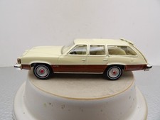 1976 PONTIAC GRAND LEMANS SAFARI WAGON      2020 GREENLIGHT ESTATE WAGONS   1:64