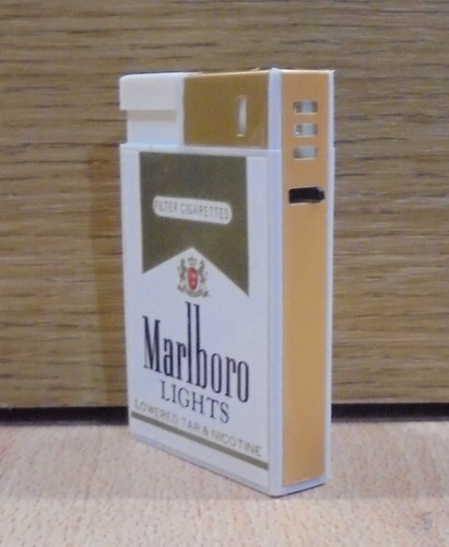 MARLBORO LIGHTS CIGARETTES ADVERTISIGN VTG LIGHTER - NOT WORKING - Picture 6 of 11