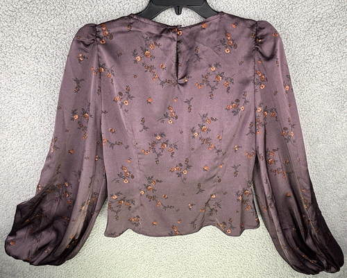 ASTR The Label Bluse Damen M Pflaume Blumen Bindeband Frontärmel Seitenreißverschluss - Bild 9 von 9