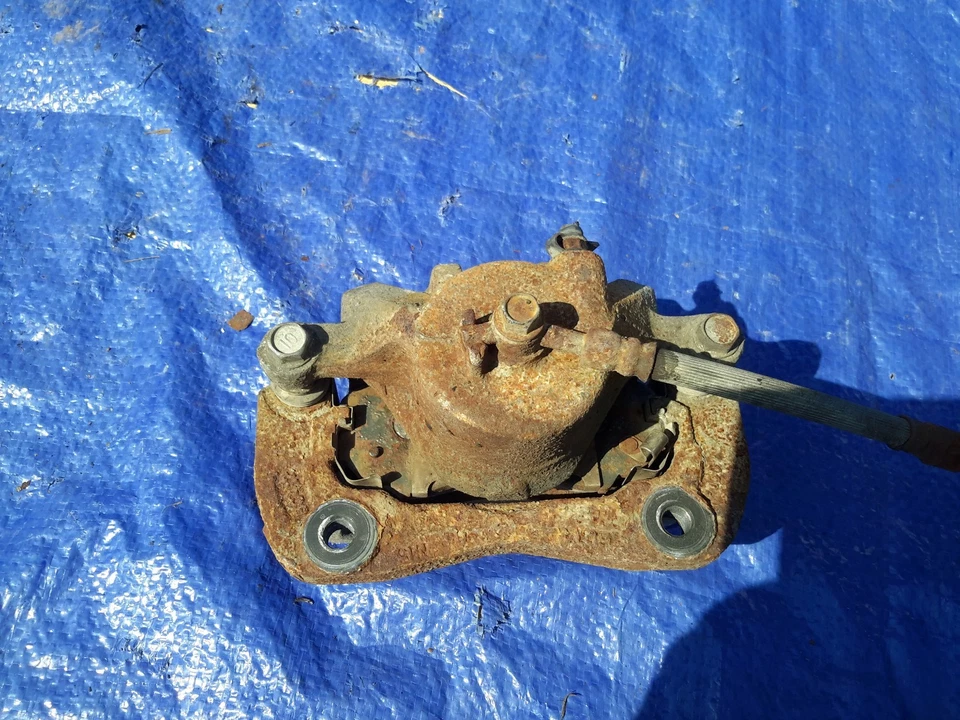 Pinza de freno delantera izquierda Kia Optima 2006-2010 OEM Foto 4 de 4