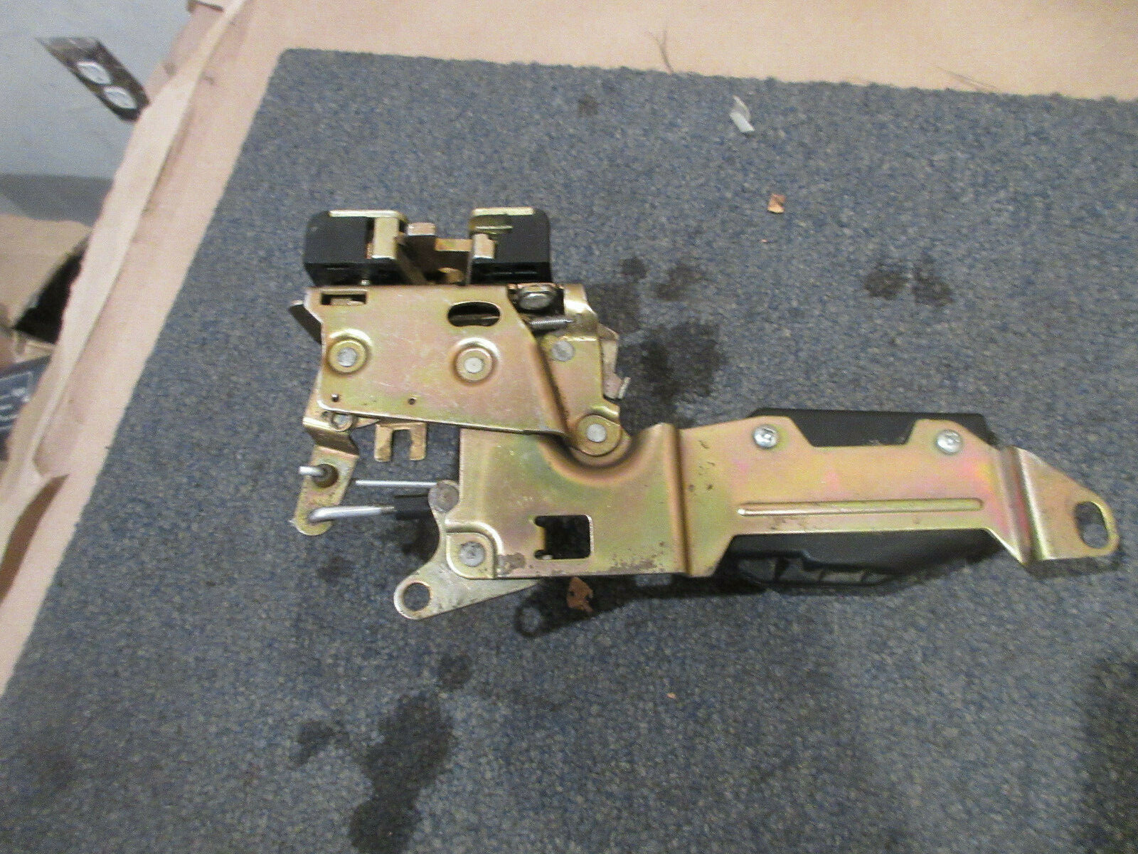 Ferrari Testarossa, 512TR  RH Door Latch Actuator Assy  - P/N 61506100 