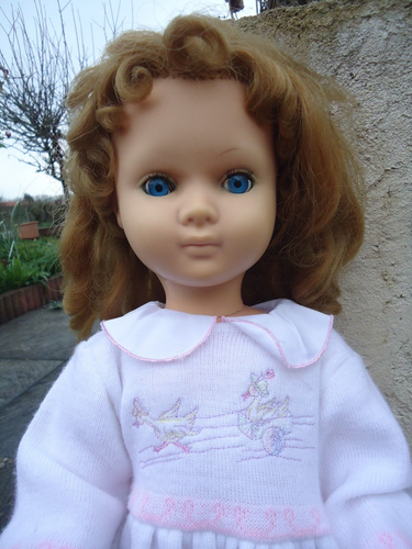 jolie bella 30cm,toute habillée d origine des années 60-70 yeux dormeurs bleus