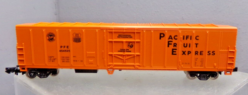 CON-COR N-SCALE FREIGHT CAR 57' MECH REEFER PFE ORANGE CAR BLACK LTRG - Picture 6 of 8