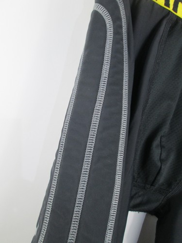 Under Armour HeatGear Compression Shorts Youth XL W/ Light Padding - Picture 2 of 3