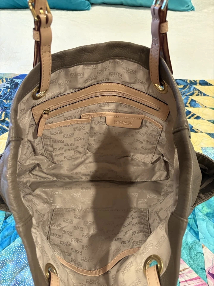 Michael Kors Jet Set Bolso de Viaje Cartera Grande Marrón Dorado Sólido Herrajes Correas Usado en Excelente Condición Foto 3 de 4