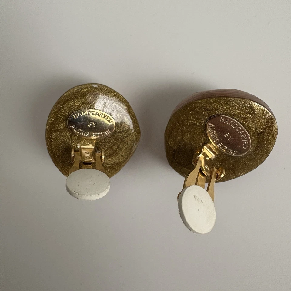 PENDIENTES CLIP Alexis Bittar Translúcidos Tallados a Mano Lucita Ovalados Oro Negro Foto 4 de 4