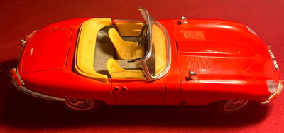 Durago diecast 1961 red Jaguar E model car