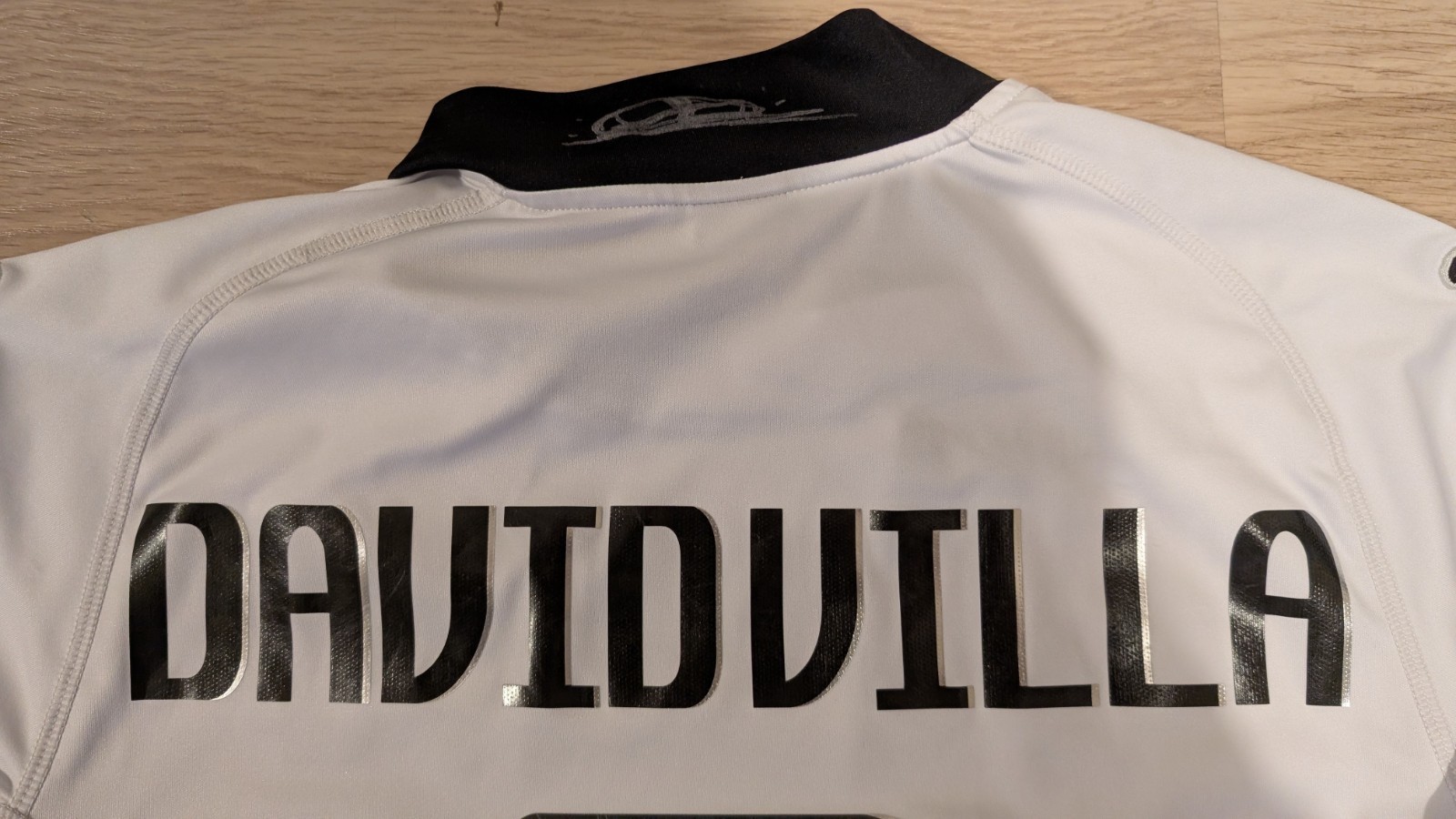 Valencia 2009/10 Home Shirt David Villa 7