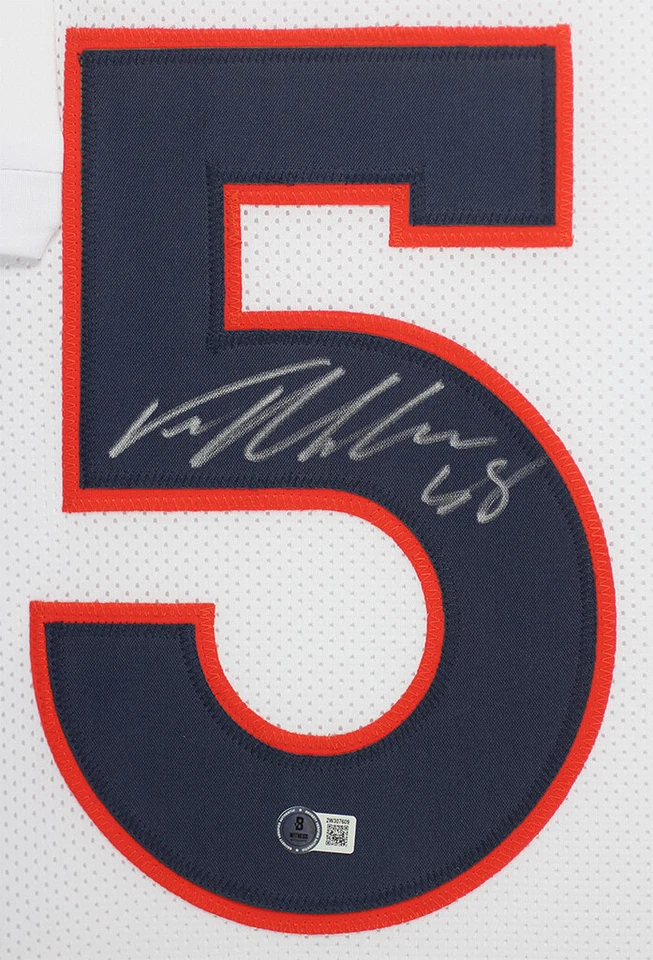Camiseta blanca autografiada y enmarcada por Von Miller Denver con certificado de autenticidad Beckett Foto 2 de 4