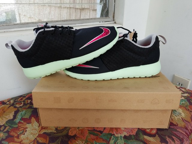 nike roshe run fb