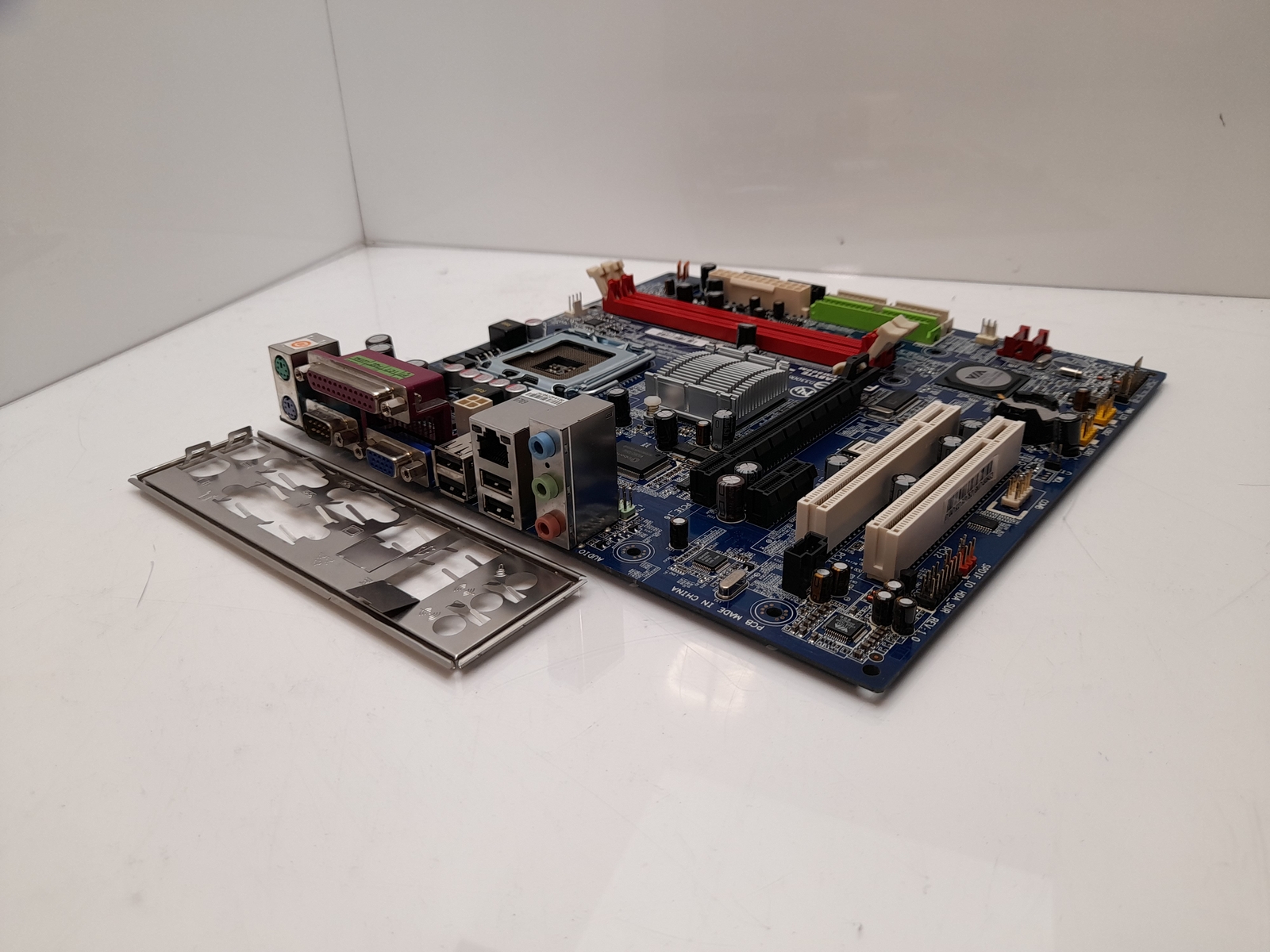 GIGABYTE GAVM900M Socket LGA775 DDR2 PCIE Motherboard With I/O Shield