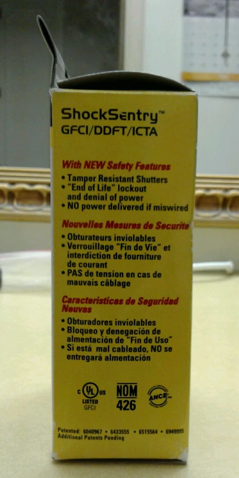 Salida Cooper Ivory resistente a manipulaciones GFCI GFI 5-15R 15A TRVGF15V-M Foto 3 de 4