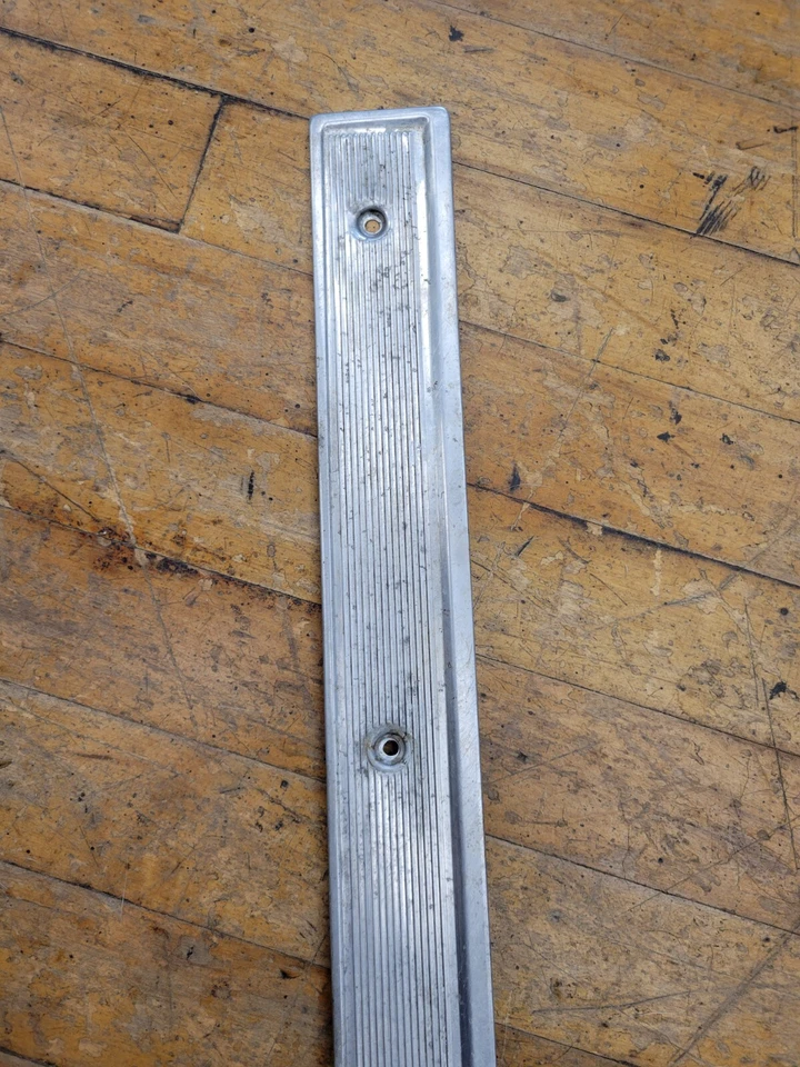 Ford Thunderbird 1977 delantero izquierdo lado del conductor cromado panel de moldura plateado OEM Foto 3 de 4