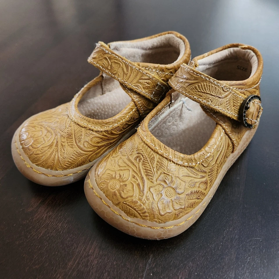 Livie & Luca Embossed Leather Mary Janes Size 7 - Image 2 of 4