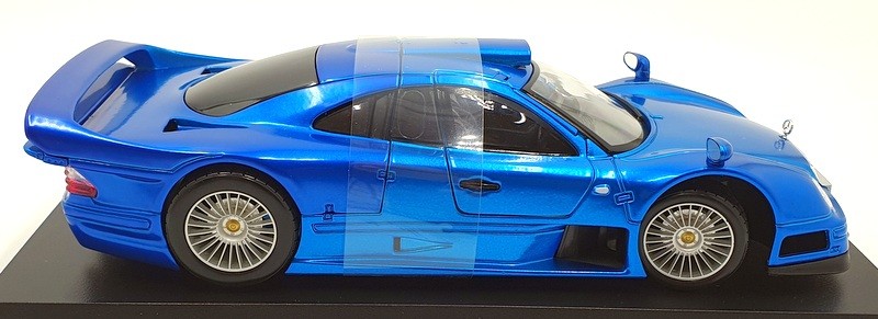 Maisto 1/18 Scale Diecast 46629 - Mercedes-Benz CLK-GTR Street