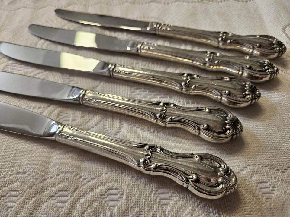 Cuchillos de 9" de plata esterlina internacional Juana de Arco de colección. Juego de 5.  Foto 2 de 4