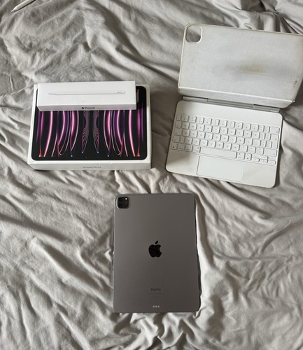 Ipad Pro 4th Gen M2 11 Inch With Apple Pencil 2nd Gen and Magic Keyboard - Picture 3 of 11