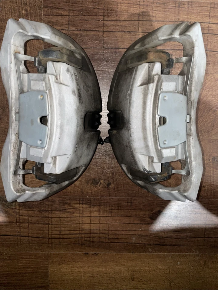 Par de pinzas de freno delanteras OEM 2011 2012 2013 2014 2015 2016 BMW 550i Foto 4 de 4