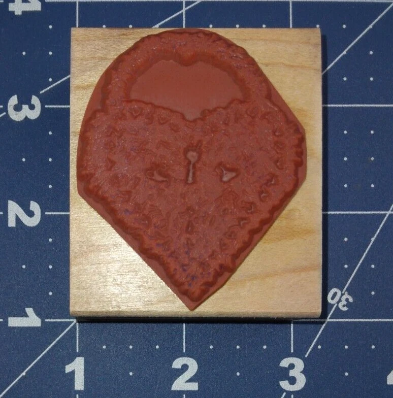 Sello de goma montado en madera de San Valentín edición limitada medallón corazón chatarra club Foto 2 de 4