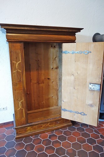 Antiker Schrank aus der Barockzeit um 1730, Nussbaum, Brotschrank, Dielenschrank - Bild 8 von 11