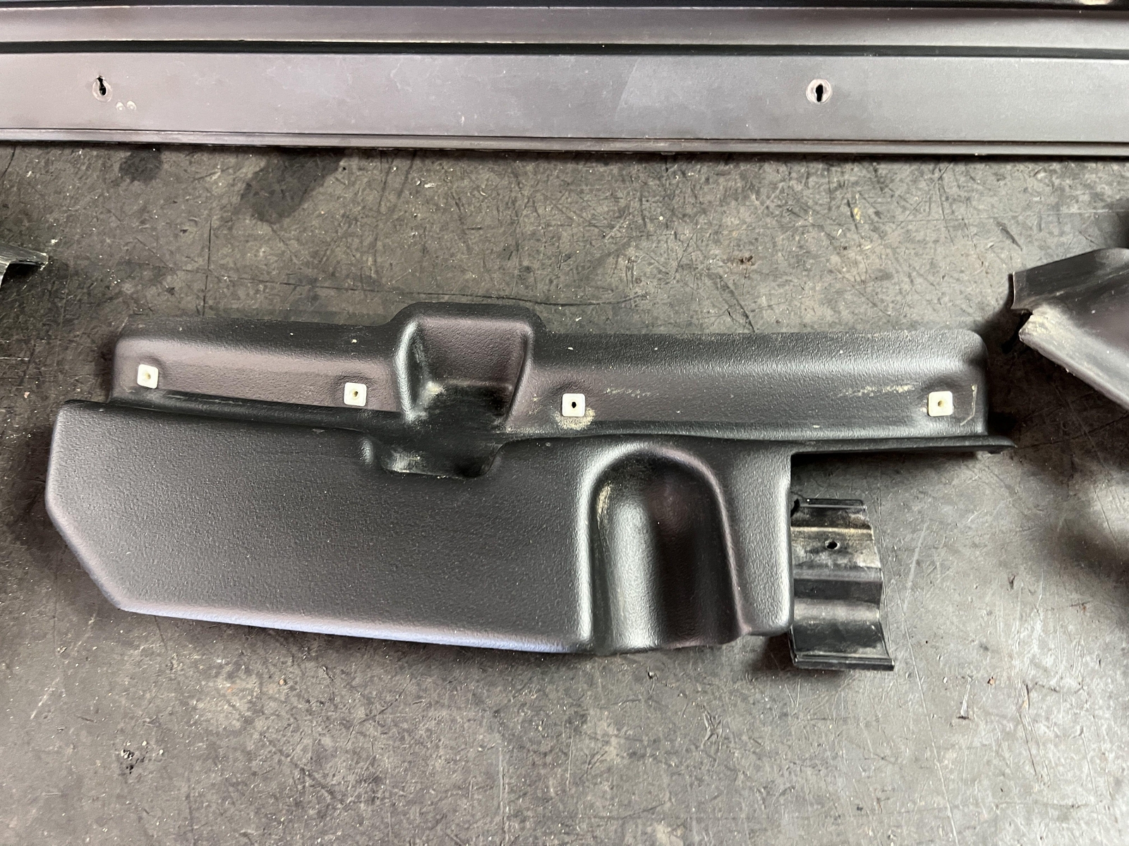 2002 MASERATI SPYDER COWL VENT WINDSHIELD WIPER SCREEN PANEL COVER