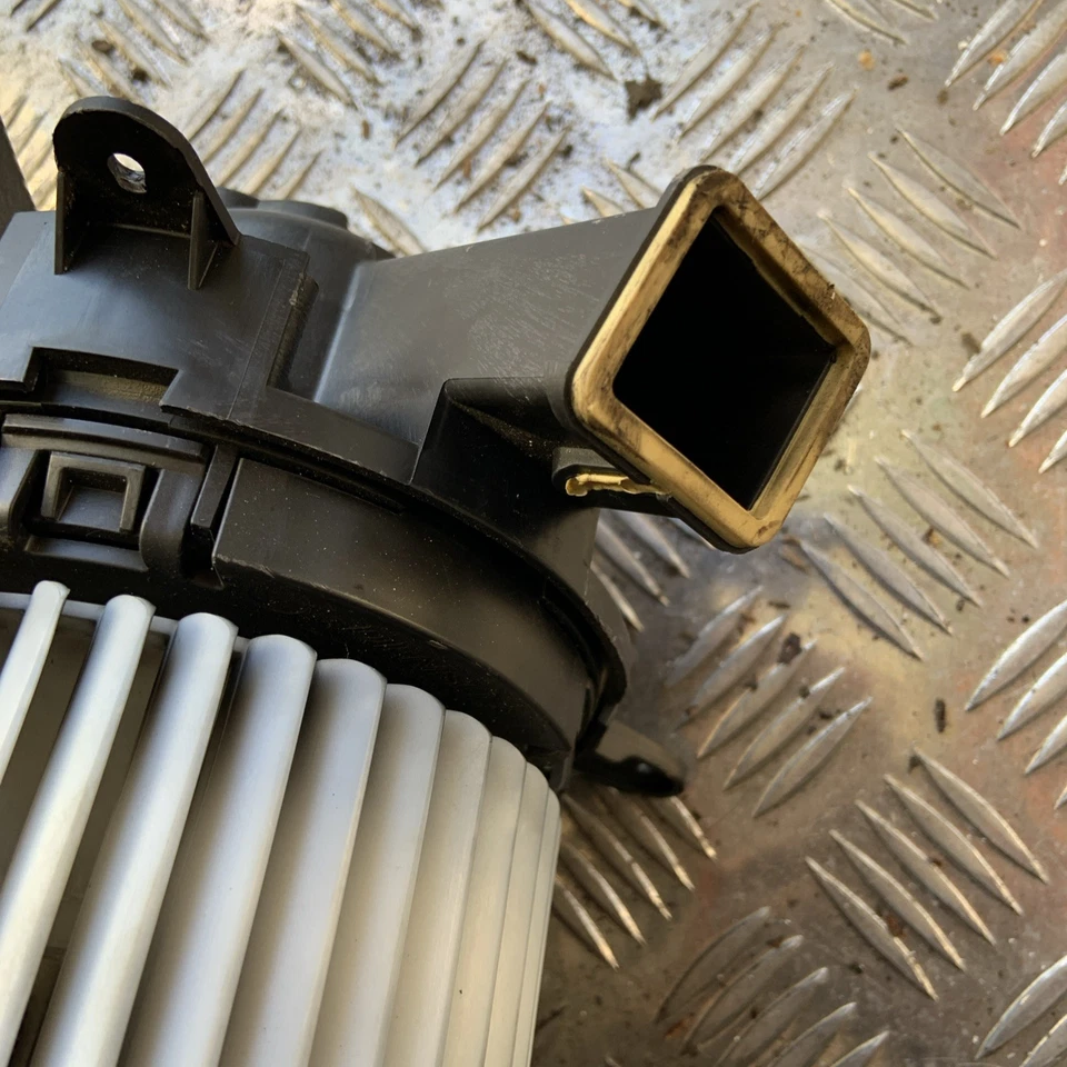 FIAT 500L 2013-17 INTERIOR HEATER FAN (1.3l 16v Diesel 199B4.000) 77366896 S8772 - Image 4 of 4