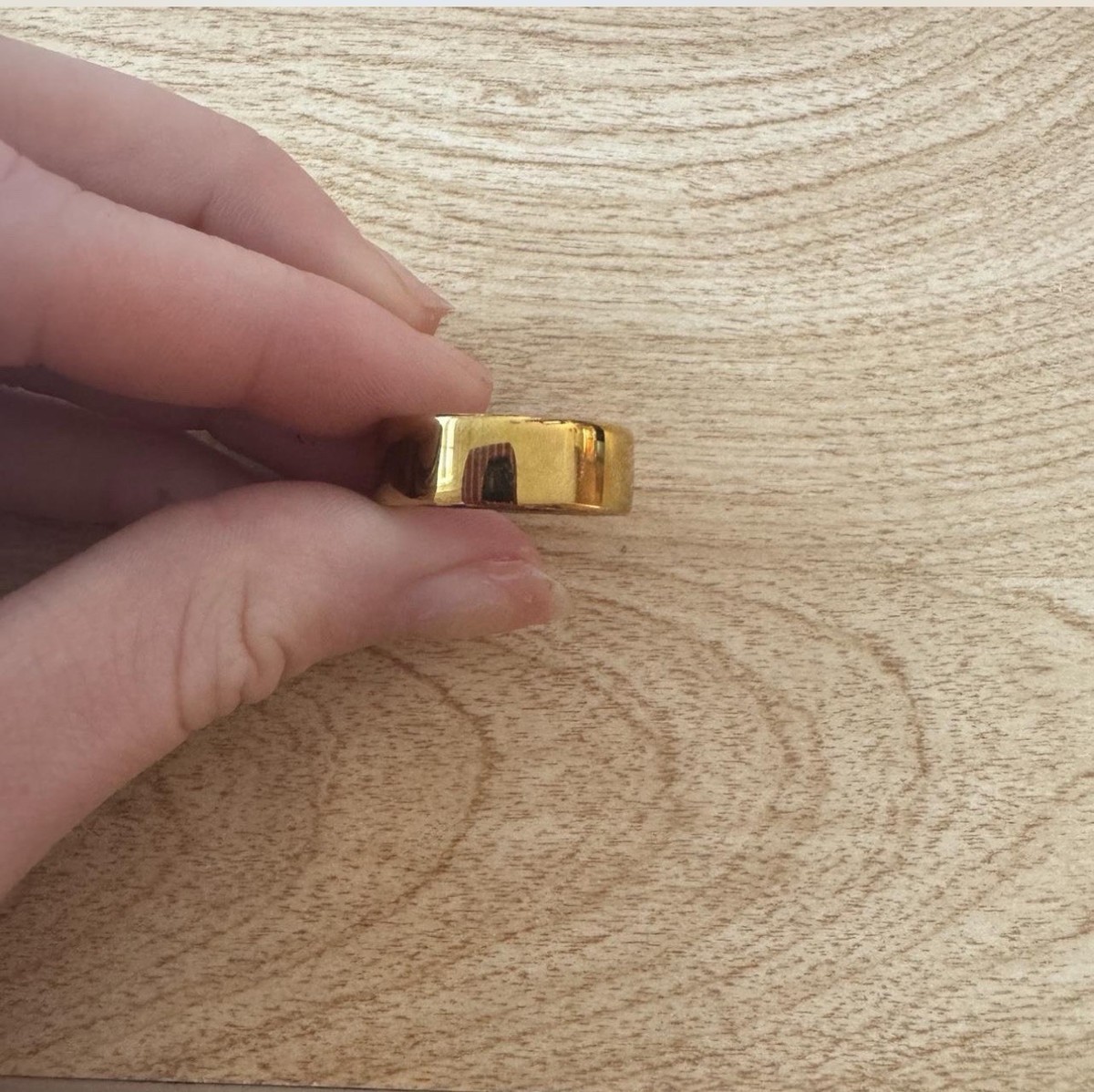 Oura Ring 4 Gold 8 Activity Tracker Size 8 Metal Gold for Finger