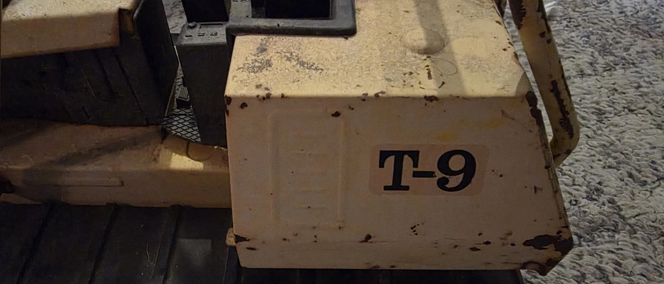 Topadora Mighty Tonka T-9 de colección - Bulldozer de juguete de acero prensado, camión de construcción Foto 3 de 4