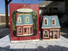 Hallmark Keepsake 1999 House on Holly Lane Ornament Nostalgic Houses & Shops