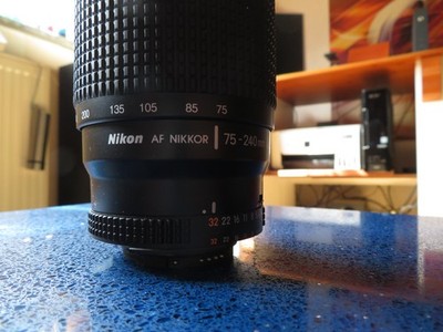 Nikon AF NIKKOR Objektiv 75-240mm 1:4.5-5.6D Zoom Gebraucht Sehr Gut