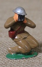 Barclay Dime Store Toy Soldier 1331: Soldier Crouching w/Binoculars B133 