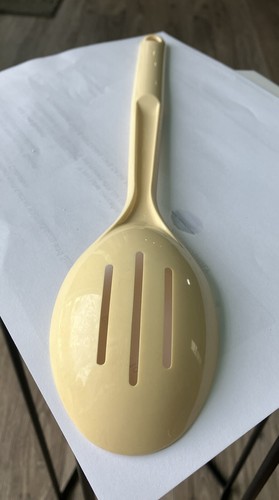 Cuchara para servir vintage Tupperware 12 pulgadas amarilla ranurada #1815-14 excelente estado. - Imagen 3 de 4