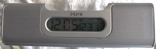iHome (iH8) Silver ipod Speaker Dock Dual Alarm Clock Radio w/Remote