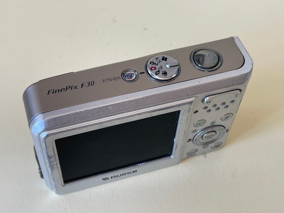 Fuji FinePix F30 6.3MP Super CCD Digital Camera -for parts Fuji FinePix F30 6.3MP Super CCD Digital Camera -for parts