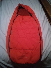 QUINNY PRZYTULNE PALCE W REBEL RED W ŚWIETNYM STANIE.