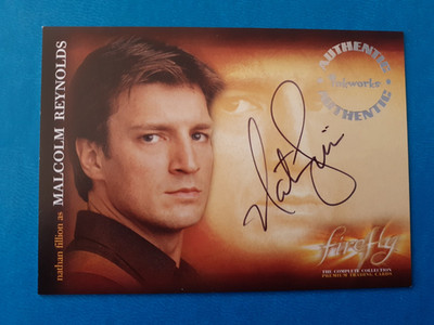 Nathan Fillion als Captain Mal Reynolds Autogrammkarte Firefly A-1 Inkworks 2006