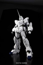 Bandai PG Gundam Unicorn RX-0 1/60 Full Psyco Frame Prototype Mobile Suit
