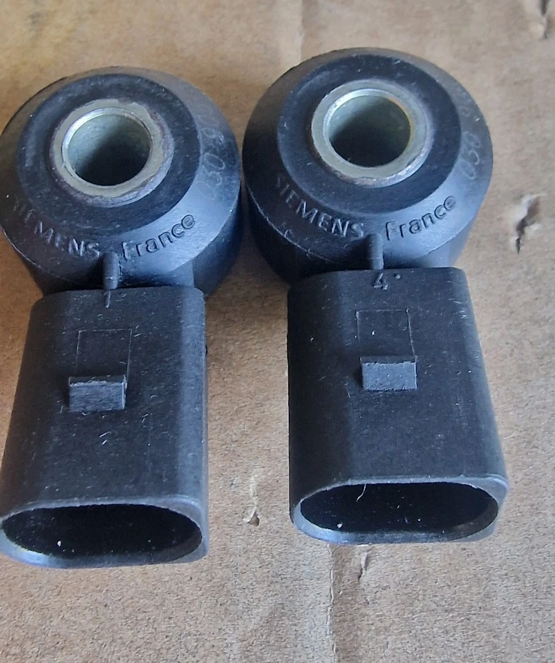 AUDI A3 S3 8L ONE PAIR OF KNOCK SENSORS  030905377C - Image 3 of 4