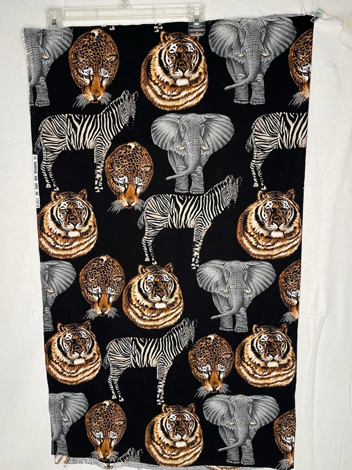 Tela estampada de animales de safari 5761B algodón negro CS Shamash & Sons dos piezas de 1 yarda Foto 2 de 4