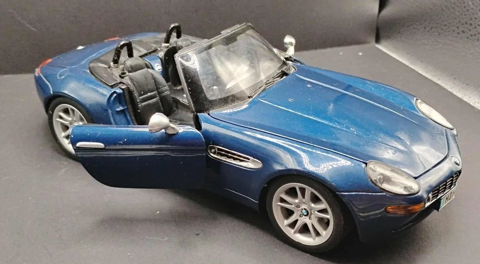 Maisto BMW Z8 1:24 Dark Blue Convertible Special Edition Diecast Car - Image 3 of 4
